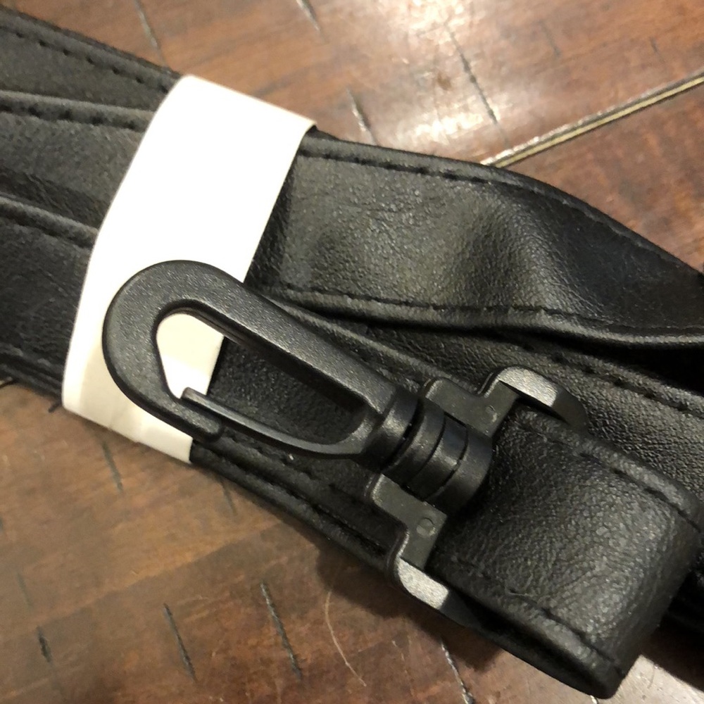 NWOT Vegan bag strap with swivel clasps
